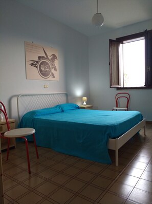 2 Schlafzimmer, Bügeleisen/Bügelbrett