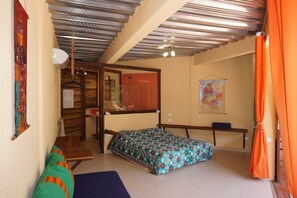 Superior-Dreibettzimmer, Balkon | Hochwertige Bettwaren, individuell dekoriert, individuell eingerichtet