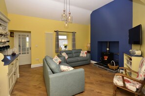 TV - Cottage 312 Ballyconneely - sleeps 6 guests  in 3 bedrooms (Ballyconneely)