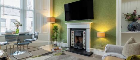 TV connectée, cheminée