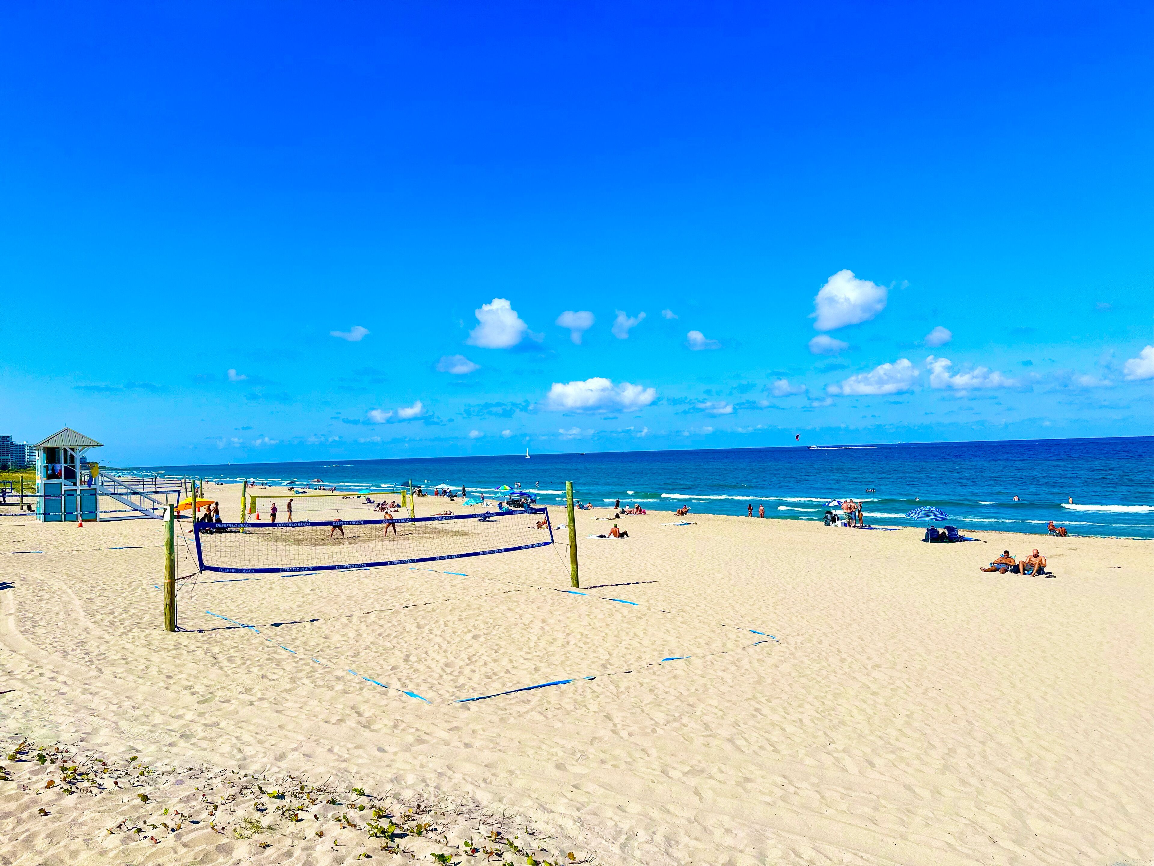 beach nearby, white sand, sun-loungers, beach umbrellas