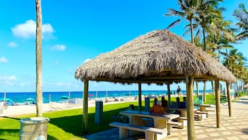 Beach nearby, white sand, sun-loungers, beach umbrellas
