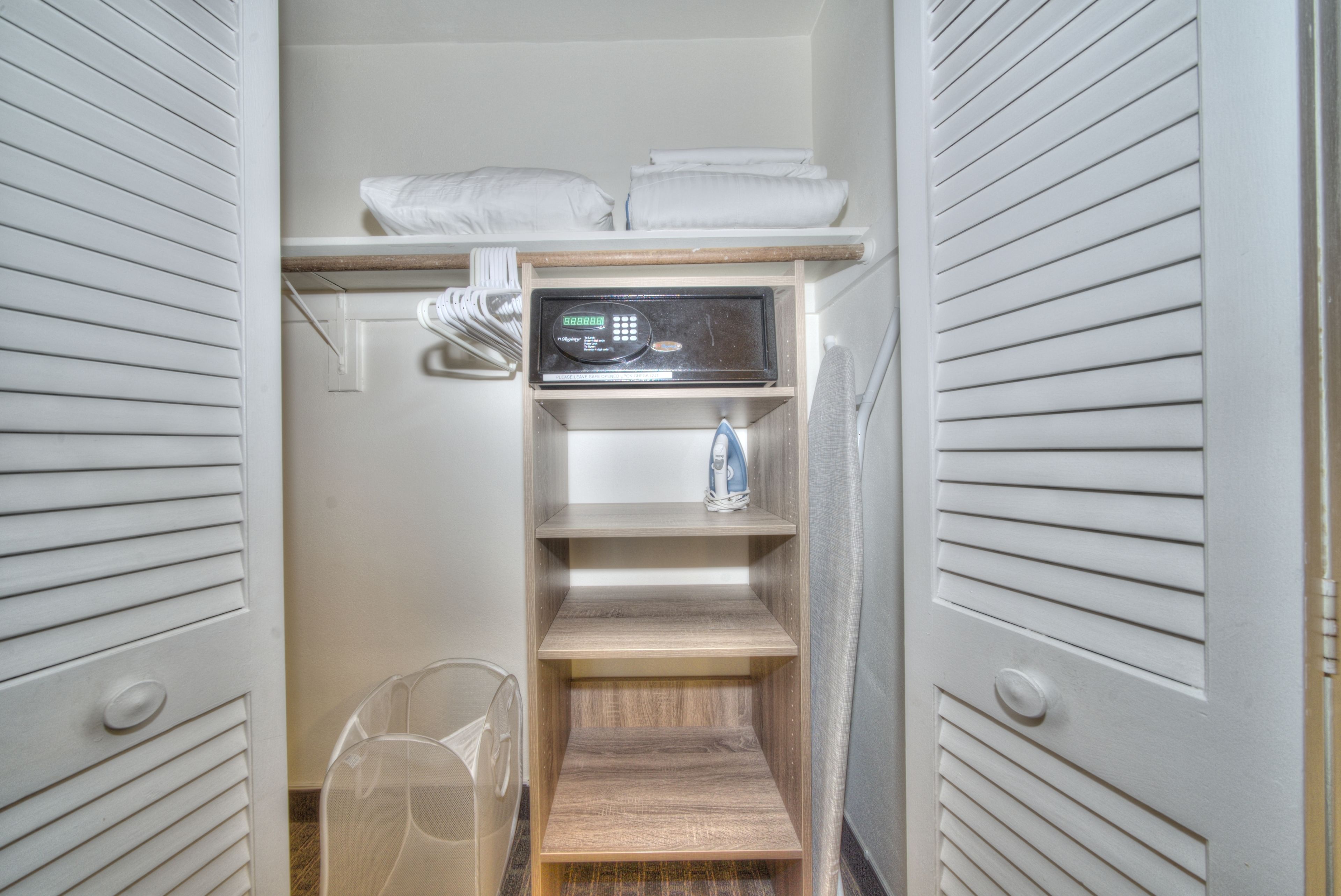 deluxe apartment, 2 bedrooms | 1 bedroom, premium bedding, in-room safe, individually decorated