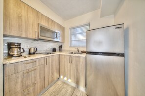 Deluxe Studio, 1 King Bed, Kitchen | Private kitchen | Microwave, coffee/tea maker, electric kettle - Club Lux Resort By the Beach (Deerfield Beach)