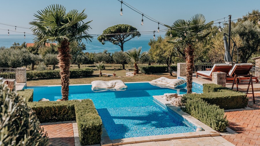 Talici Hill - Rustic Villas