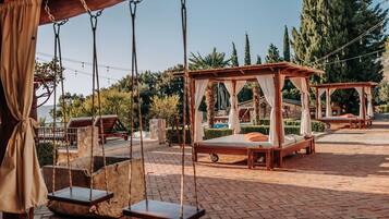 Seasonal outdoor pool, free pool cabanas, pool loungers