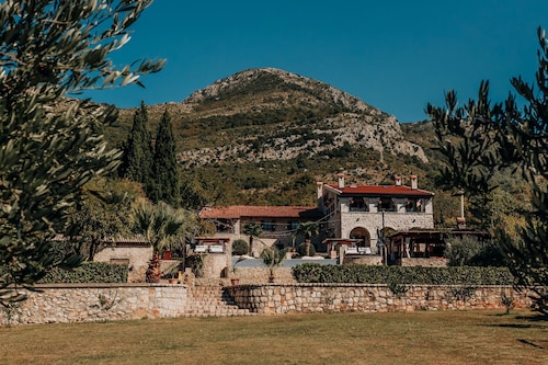 Talici Hill - Rustic Villas