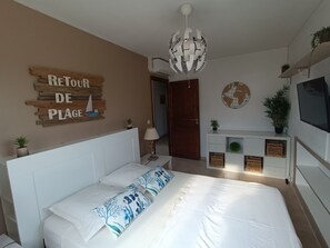 4 bedrooms, iron/ironing board, free WiFi, bed sheets
