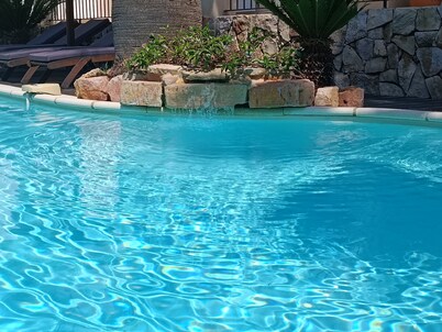 Splendid villa with swimming pool, rated 4*, spacious and very welcoming.