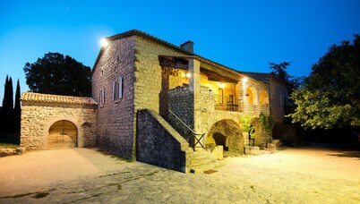Mas independiente no se pasa por alto con el parque cerrado de 10700m2, 14x4 piscina climatizada