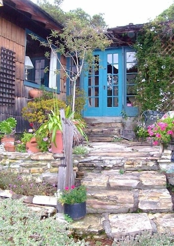 Sweet, Historic Cottage on Carmel Point