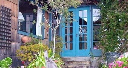 Sweet, Historic Cottage on Carmel Point