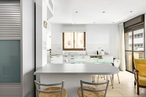 Fridge, microwave, oven, dishwasher