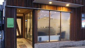 A hotel entrance with a sign reading "APART HOTEL ENDURANCE 1299". - Apart Hotel Endurance (Punta Arenas)