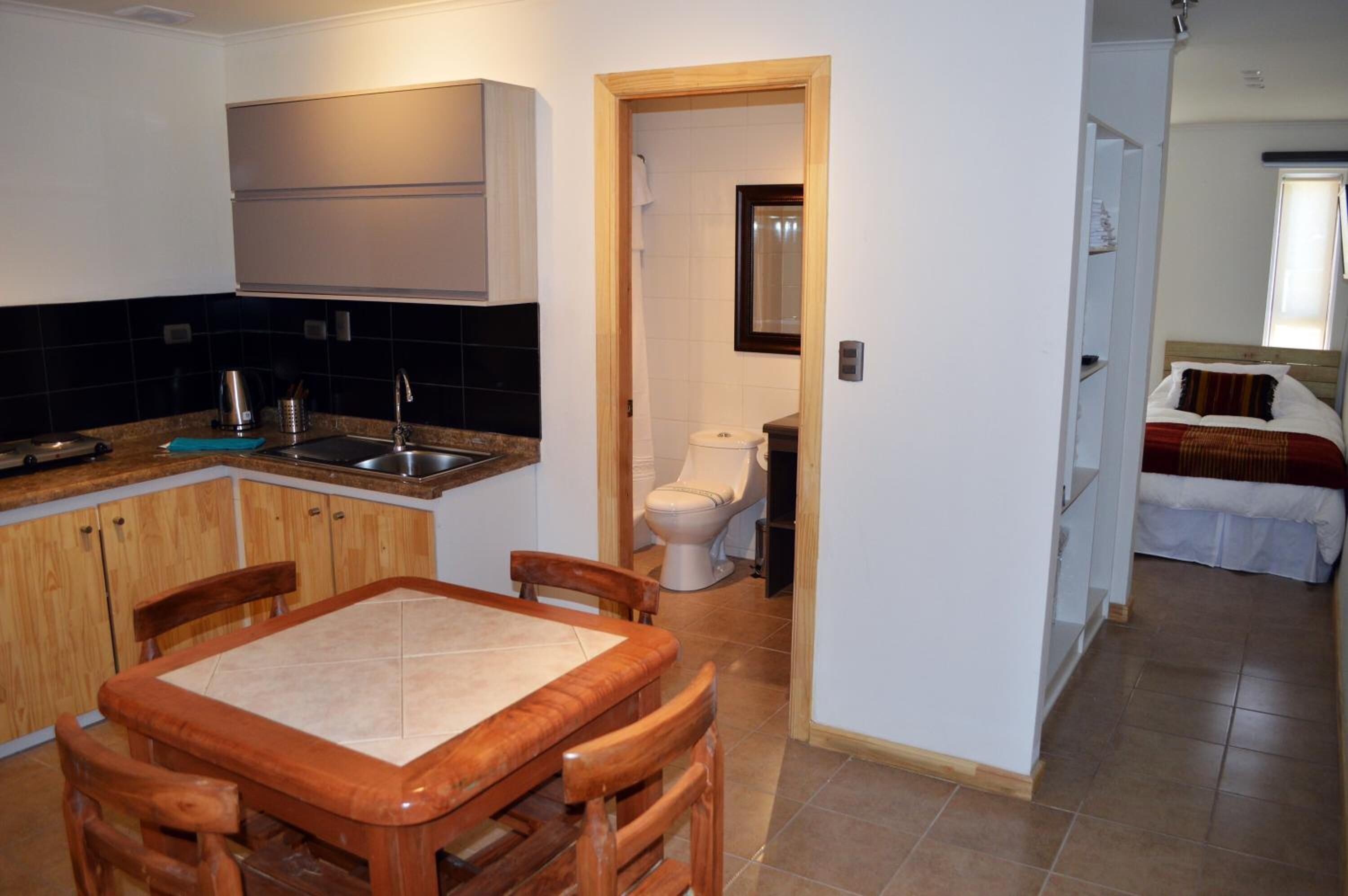 Kjøleskap, mikrobølgeovn, vannkoker og brødrister