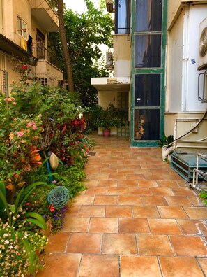 Exterior detail - Lovely 2BR with Balcony at Gordon Beach by FeelHome (Tel Aviv - Jaffa)