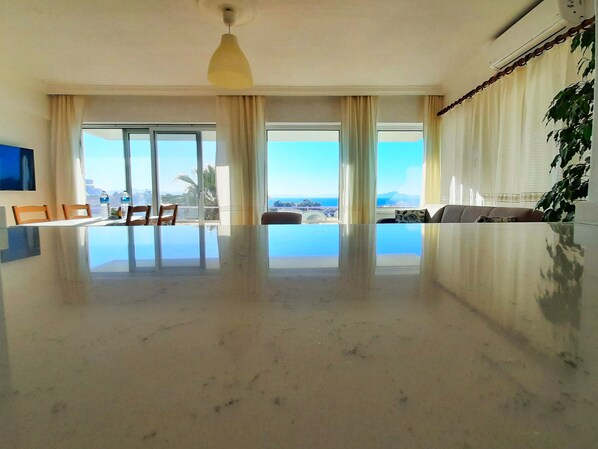 Appart'hôtel Panoramique, 2 chambres, cuisine, vue mer (4 No) | Vue de la chambre