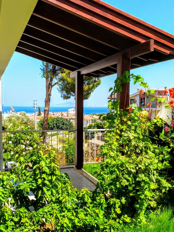 Condo, 2 Bedrooms, Sea View, Garden Area (5 No) | Terrace/patio - Ertem Apart (Datça)