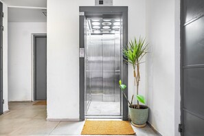Interior - MAMAD, Penthouse & Jacuzzi in Neve Tzedek by FeelHome (Tel Aviv - Jaffa)