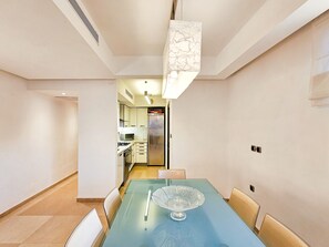 Dining - MAMAD Upscale Family Home with Balcony, Parking next to Beach by FeelHome (Tel Aviv - Jaffa)