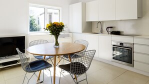 Coffee/tea maker, fridge, microwave, oven - Relax & Sunny near Beach by FeelHome (Tel Aviv - Jaffa)