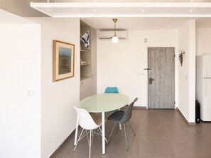 Dining - Bright 2BR in Hype Neighborhood by FeelHome (Tel Aviv - Jaffa)