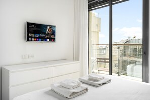 2 室のベッドルーム、アイロン / アイロン台、WiFi (無料)、ベッドシーツ