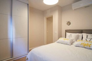 2 slaapkamers, een strijkplank/strijkijzer, gratis wifi, beddengoed
