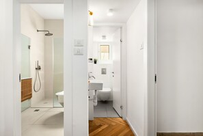 Shower, free toiletries, hair dryer, towels