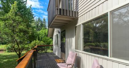 Relaxing dog-friendly house with private yard & entertainment - walk to the beach