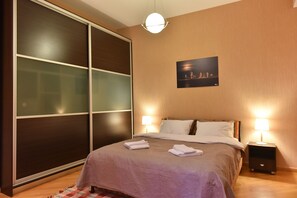 2 habitaciones, escritorio, tabla de planchar con plancha y wifi 