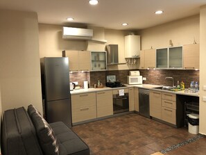 Fridge, microwave, oven, stovetop - Apartment in old Tbilisi (Dzveli Tbilisi)