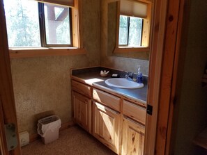 Combined shower/bathtub, hair dryer, towels, soap