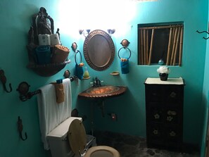 Shower, jetted tub, hair dryer, towels