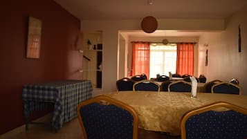 Petit déjeuner continental (5 USD par personne)