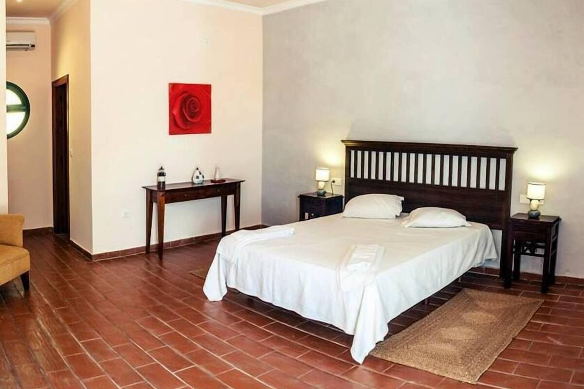 Minibar, lits bébé (en supplément), lits pliants/supplémentaires