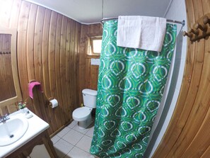 Standard Cabin, 2 Bedrooms | Bathroom
