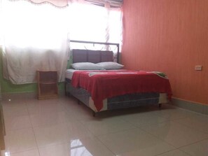 Basic Double Room, 1 Double Bed | Free WiFi, bed sheets - Hotel La Cascada (Guatemala City)