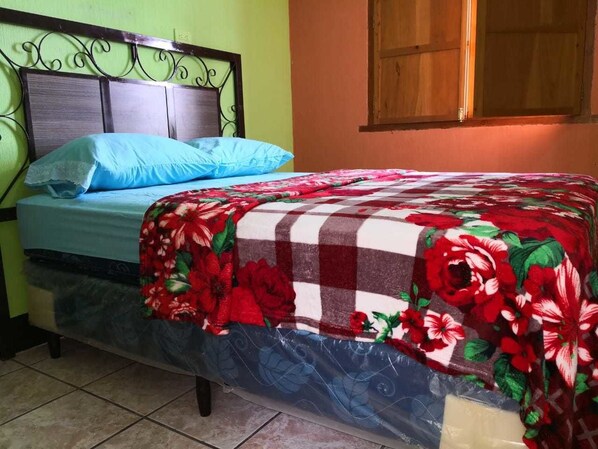 Doppia Basic, 1 letto matrimoniale, non fumatori | Wi-Fi gratuito