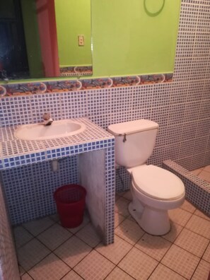 Basic Double Room, 1 Double Bed, Non Smoking, Private Bathroom | Bathroom | Shower, free toiletries