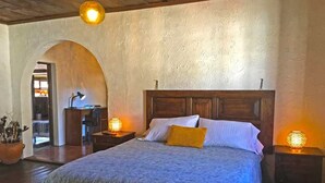Unclassified image, 5 of 10, button - Casita del Arco (Antigua Guatemala)