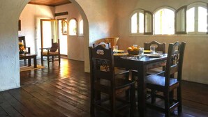 Unclassified image, 2 of 10, button - Casita del Arco (Antigua Guatemala)