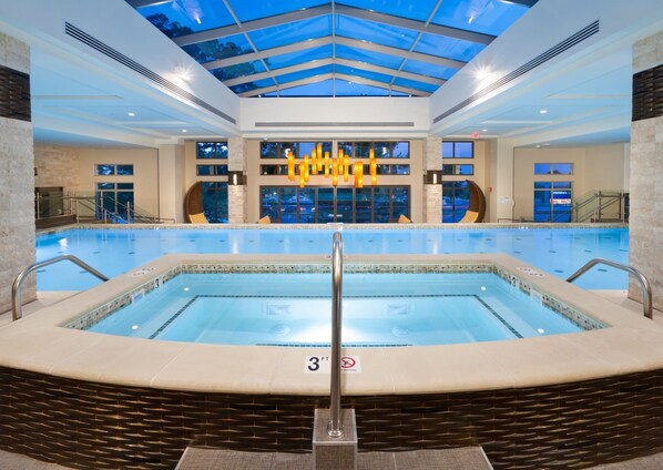 Indoor pool, outdoor pool - Bluebird Suites in Reston (Reston)