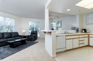 Luxury Apartment, 1 Bedroom | Private kitchen