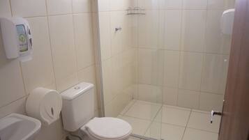 Shower, free toiletries, towels