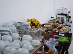 含每日吃到飽早餐