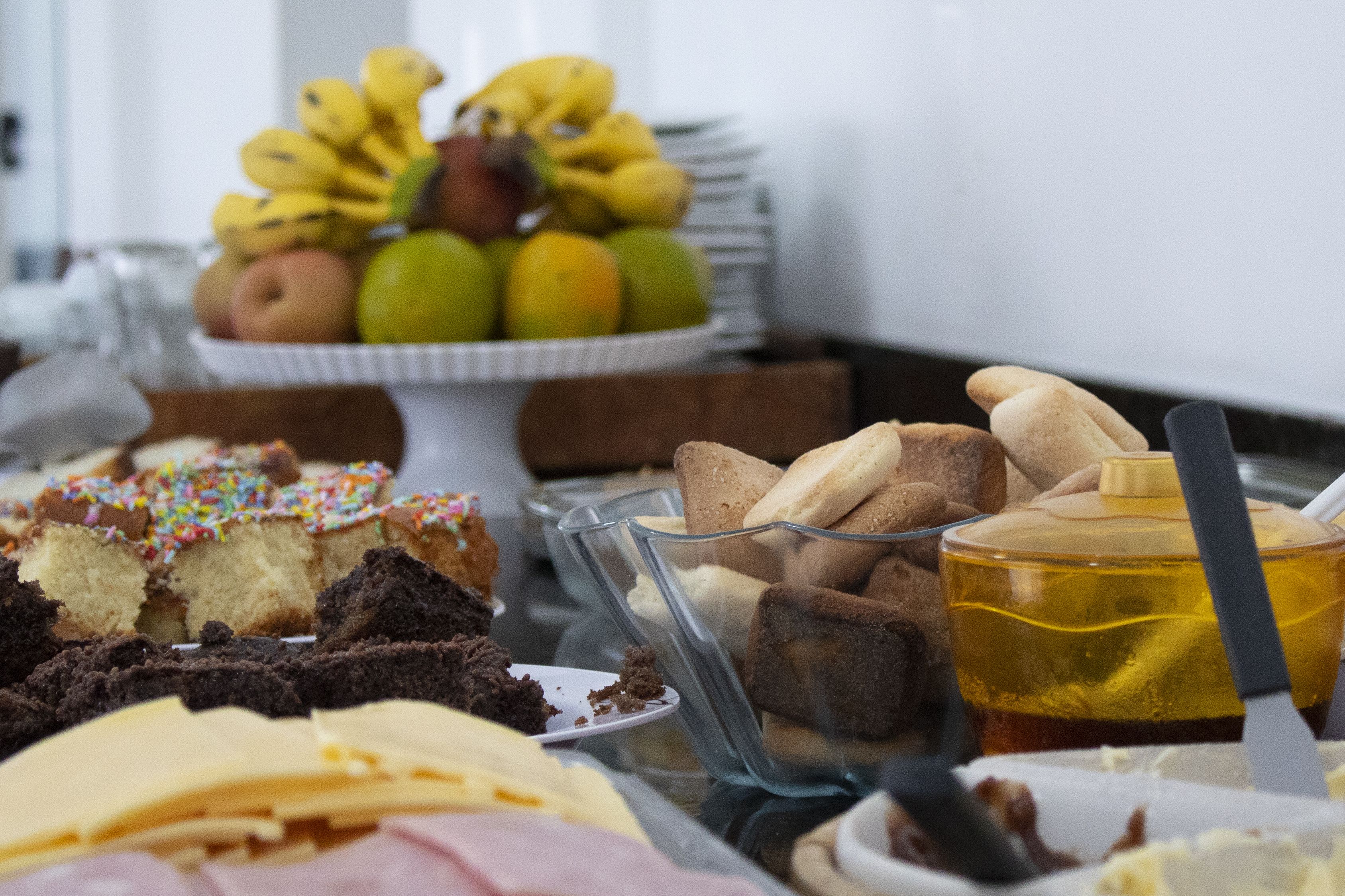 Café da manhã com buffet grátis todos os dias