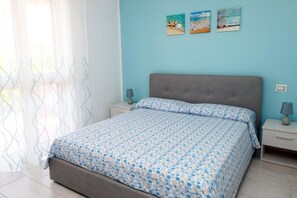 Skrivbord, mörkläggningsgardiner, ljudisolering och gratis wi-fi