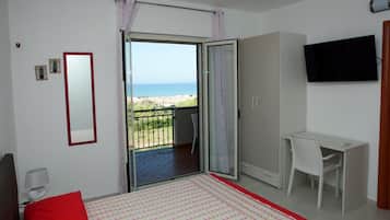 Desk, blackout curtains, soundproofing, free WiFi