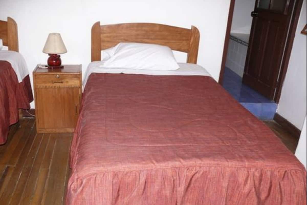 Chambre double, salle de bain privée | Accès au Wi-Fi (inclus)